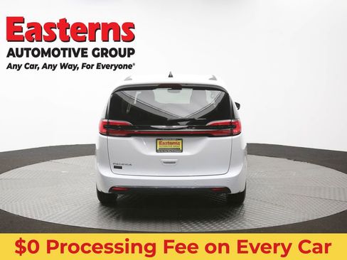 Used 2024 Chrysler Pacifica Touring-L FWD image 38