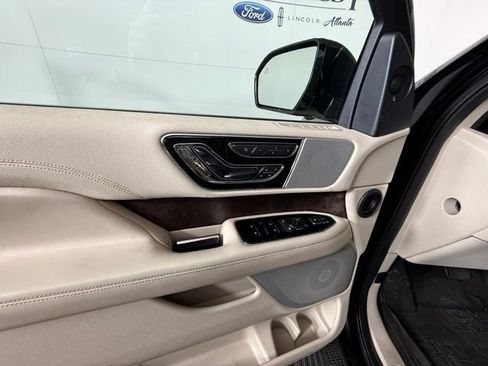 Used 2019 Lincoln Navigator Reserve AWD/4WD image 12