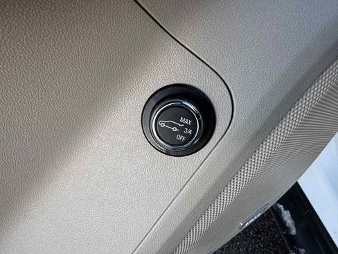 Used 2017 GMC Acadia Denali image 24