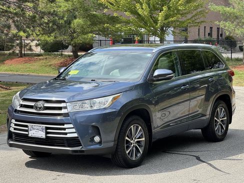 Used 2018 Toyota Highlander XLE w/ Protection Package #3 AWD/4WD image 3