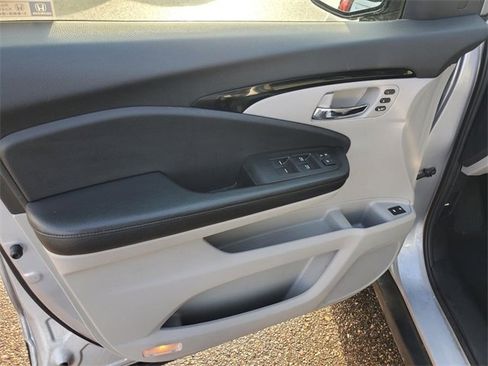 Used 2019 Honda Pilot Touring image 9