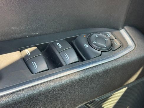 Used 2022 Chevrolet Silverado 1500 LT AWD/4WD image 22