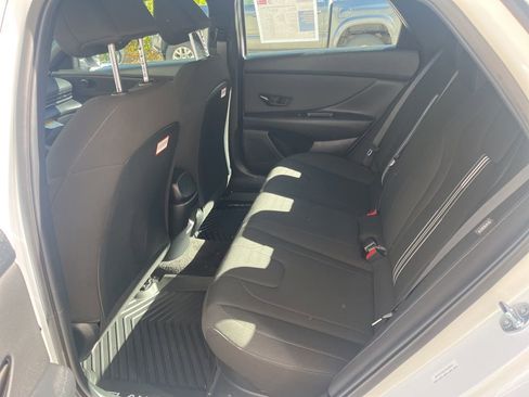 Used 2025 Hyundai Elantra SEL image 13