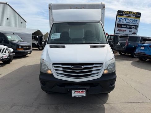 Used 2016 Freightliner Sprinter 3500 RWD image 2