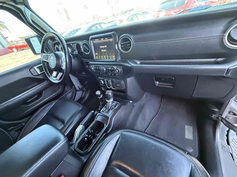 Used 2022 Jeep Wrangler Unlimited Sahara w/ Cold Weather Group AWD/4WD image 45