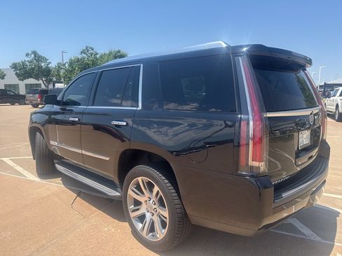 Used 2015 Cadillac Escalade Luxury AWD/4WD image 4