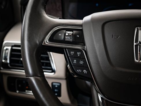 Used 2024 Lincoln Navigator Reserve image 29