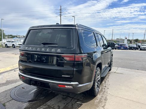 Used 2022 Jeep Wagoneer Series III AWD/4WD image 5