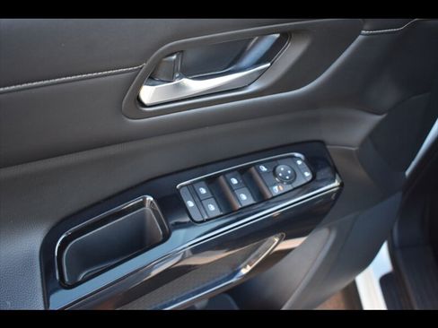 Used 2022 Nissan Pathfinder SV w/ SV Premium Package FWD image 19