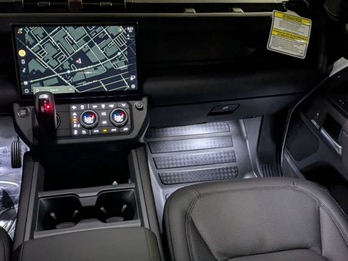 New 2026 Land Rover Defender 110 X-Dynamic SE AWD/4WD image 28