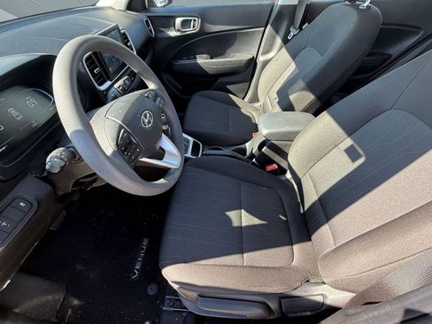 Used 2024 Hyundai Venue SE image 5