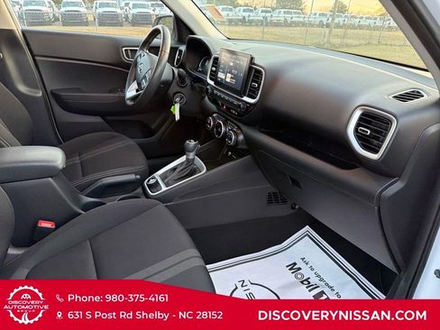 Used 2023 Hyundai Venue SEL image 39