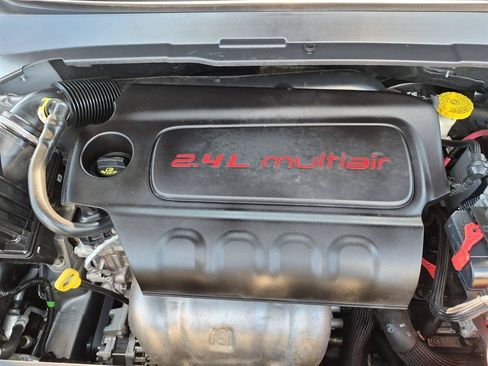 Used 2018 Jeep Compass Latitude FWD image 36