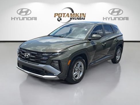 Certified 2025 Hyundai Tucson SE FWD image 1