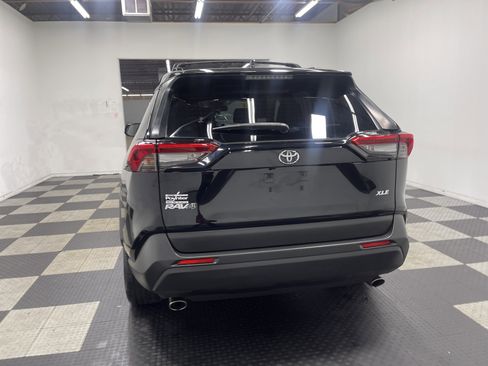Used 2021 Toyota RAV4 XLE image 3