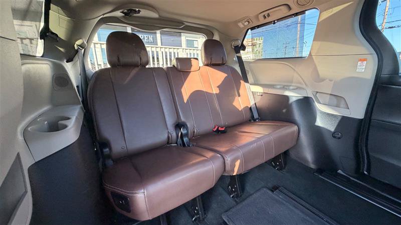 Used 2017 Toyota Sienna Limited Premium FWD image 41