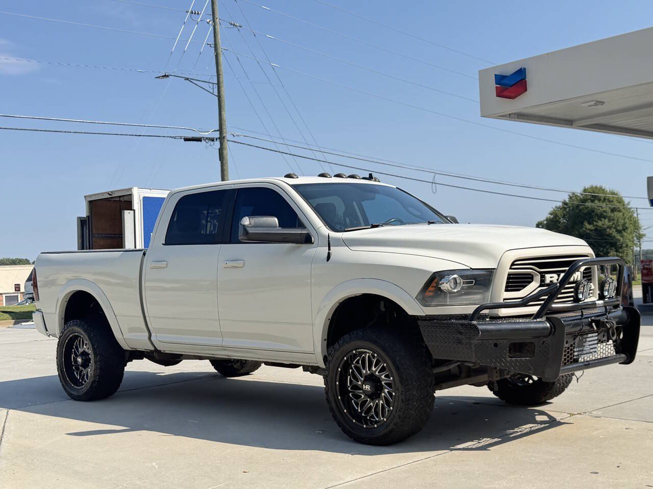 Used 2018 RAM 2500 Laramie w/ Sport Appearance Group AWD/4WD image 3
