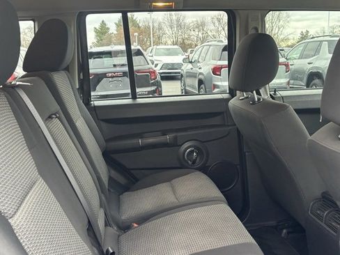 Used 2009 Jeep Commander Sport image 16