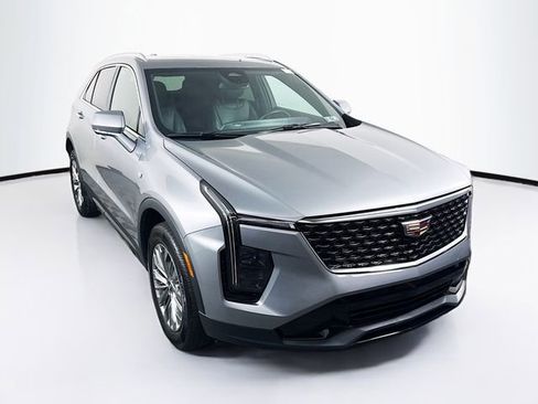 Used 2025 Cadillac XT4 Premium Luxury image 1