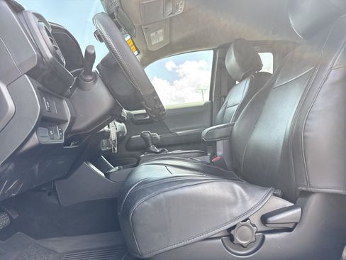Used 2022 Toyota Tacoma SR w/ SX Package RWD image 25