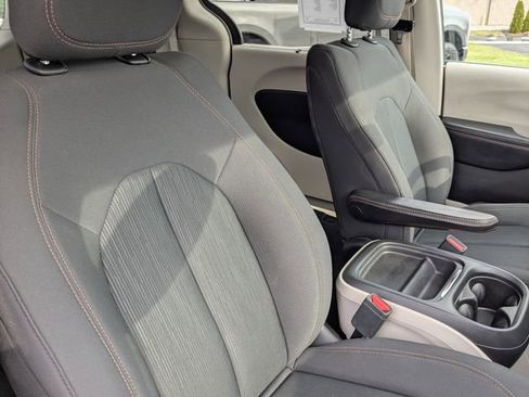 Used 2019 Chrysler Pacifica Touring Plus w/ Cold Weather Group image 13