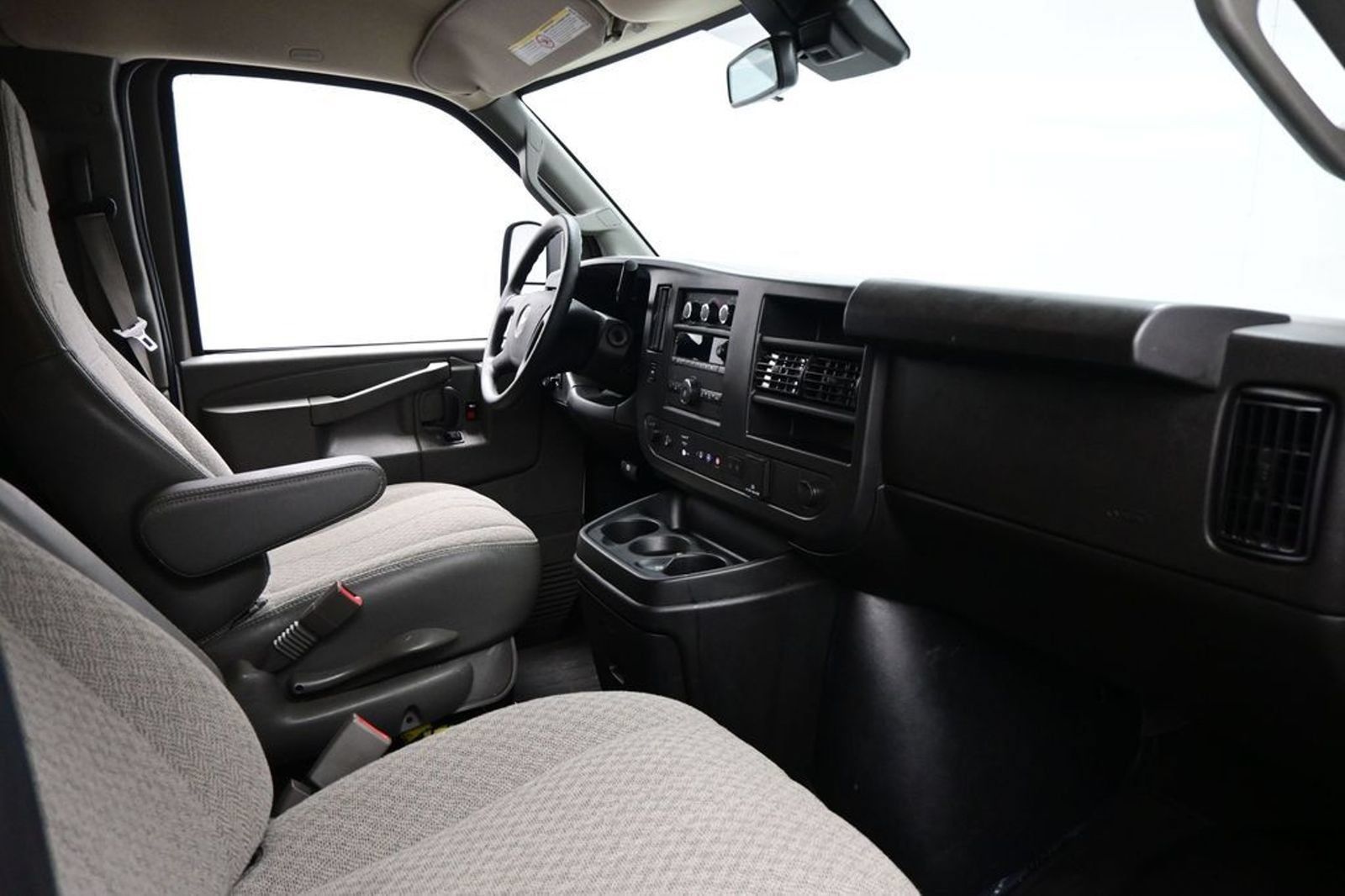 Used 2025 Chevrolet Express 3500 LT w/ LT Preferred Equipment Group RWD image 10