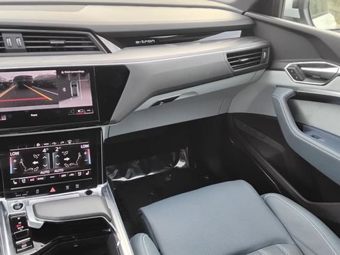 Used 2023 Audi e-tron Prestige w/ Prestige Package image 23