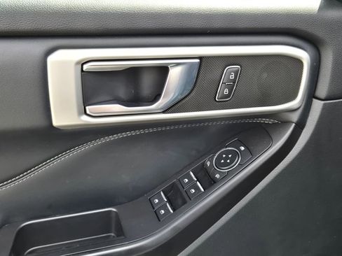 Used 2020 Ford Explorer XLT w/ Equipment Group 202A image 10