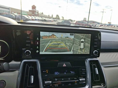 Used 2023 Kia Sorento SX Prestige image 19