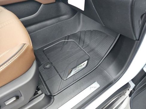 New 2026 Chevrolet Suburban High Country image 33