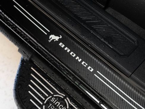 Used 2023 Ford Bronco Badlands image 16