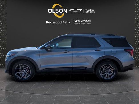 Used 2025 Ford Explorer ST-Line w/ ST-Line Street Pack AWD/4WD image 4
