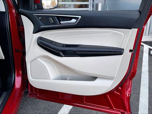 Used 2024 Ford Edge Titanium image 23