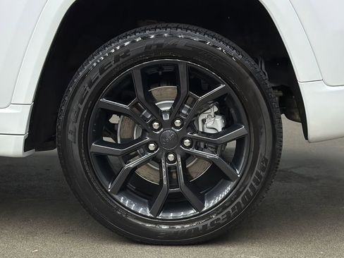 Used 2023 Jeep Grand Cherokee 30th Anniversary AWD/4WD image 12