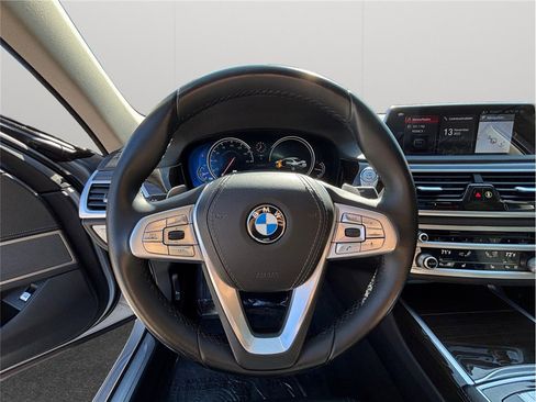 Used 2019 BMW 740i image 27