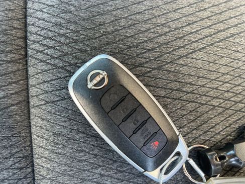 Used 2025 Nissan Rogue SV FWD image 27