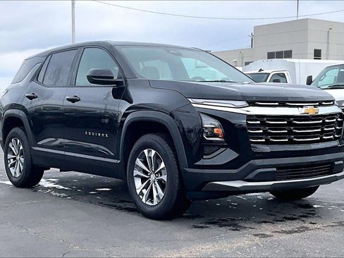 Used 2025 Chevrolet Equinox LT image 1