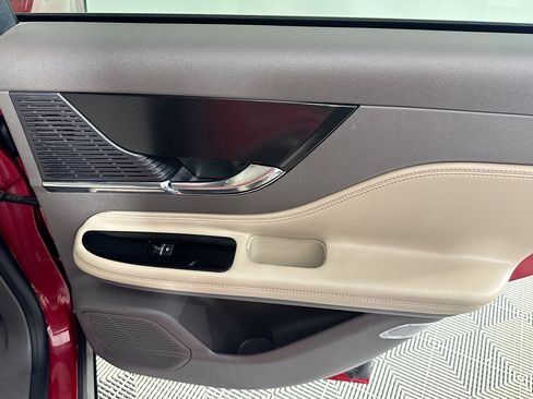 Used 2022 Lincoln Corsair FWD w/ Premium Package image 46