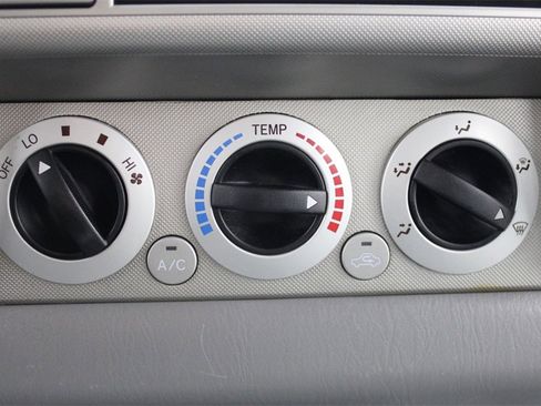 Used 2005 Toyota Tacoma Base image 16