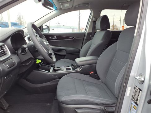 Used 2019 Kia Sorento L image 18