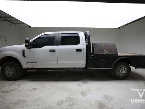 Used 2018 Ford F250 XL w/ Power Equipment Group AWD/4WD image 2