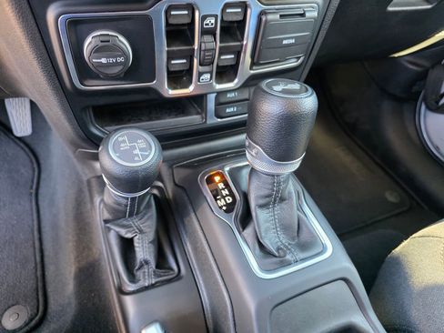 Used 2024 Jeep Wrangler Unlimited Sahara image 16