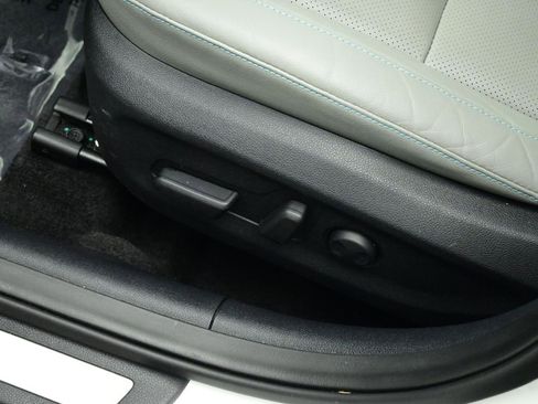 Used 2017 Kia Niro Touring image 22