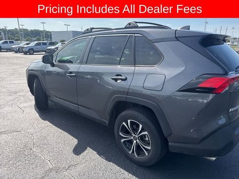 Used 2021 Toyota RAV4 LE AWD/4WD image 5