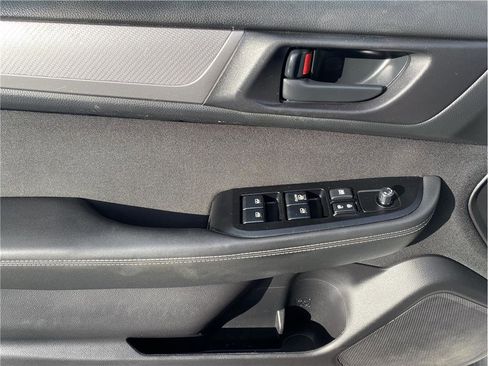 Used 2018 Subaru Outback 2.5i image 12
