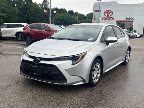 Used 2024 Toyota Corolla LE FWD image 3