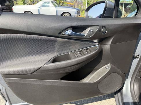 Used 2018 Chevrolet Cruze LT w/ Convenience Package FWD image 16