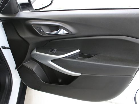 Used 2024 Chevrolet Trax LS w/ LS Convenience Package image 31