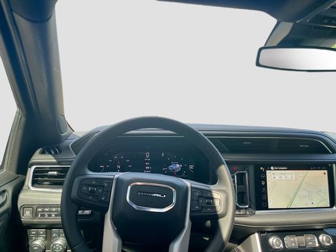 Used 2024 GMC Yukon XL Denali AWD/4WD image 24