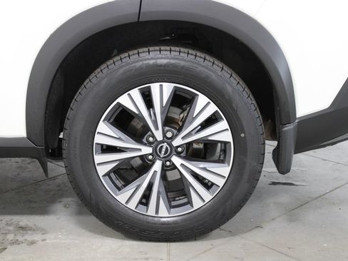 Used 2023 Nissan Rogue SV FWD image 16